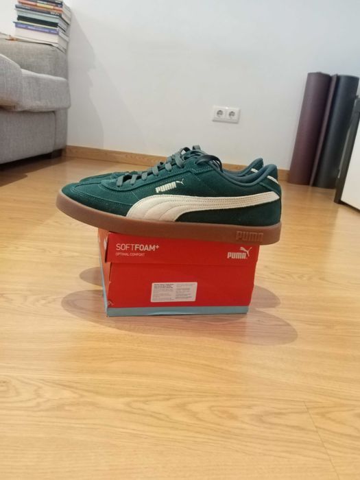 Sneakers
PUMA Club II Era Suede Sneakers