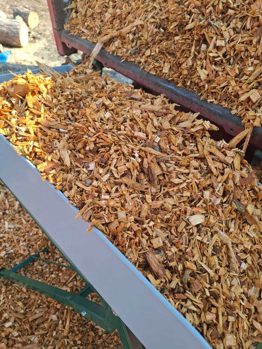 Zrębka drzew liściastych, worki zrebki, do ściółkowania na rabaty.