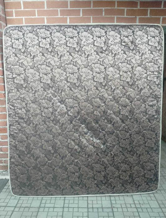 Матрас в хорошому стані 1,70 1,85