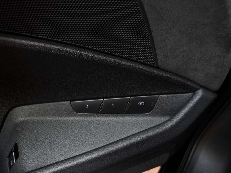 Audi E-tron  55  95Kwt 408 к.с Європа!!