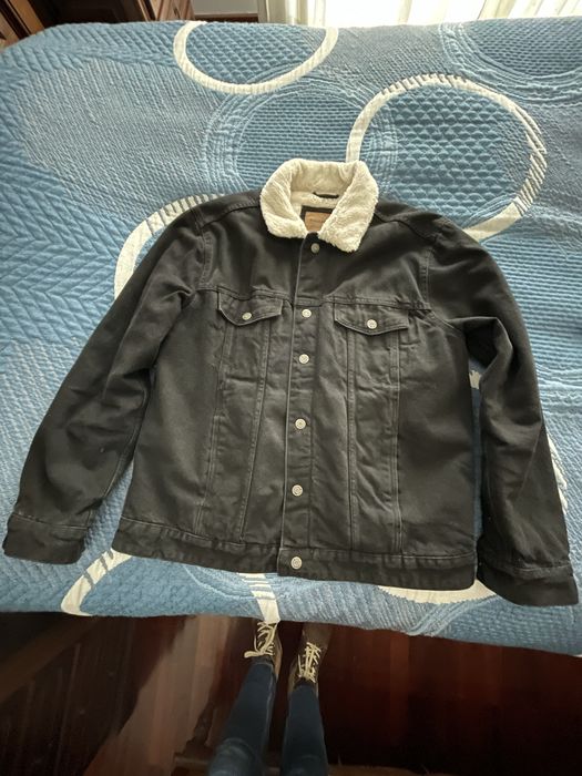 Blusão de sarja preta forrado a pelucia perola pull & bear