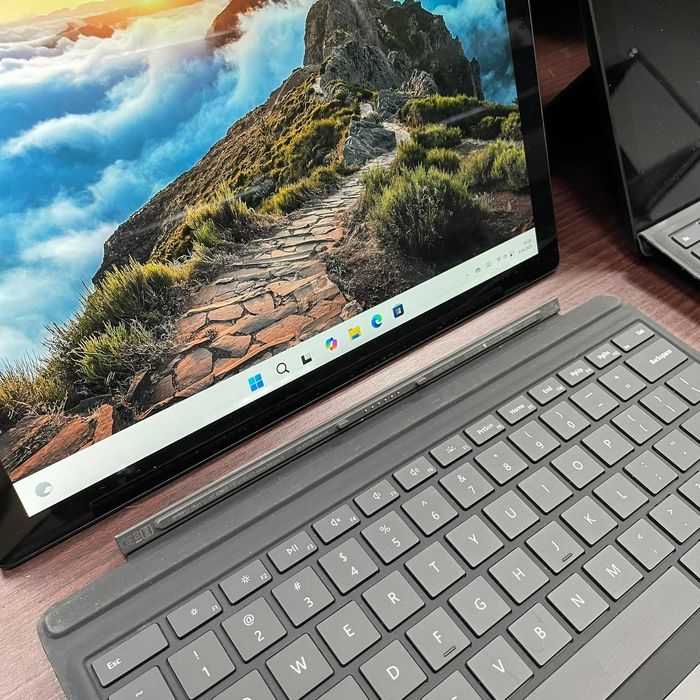 Microsoft Surface Pro 5 + Klawiatura i5 7GEN 256 SSD 12" Srebrny Kl. A