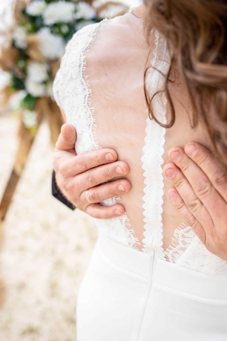 Біла сукня з піджаком