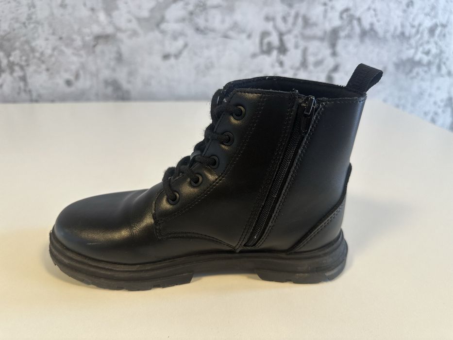 Весняне взуття Zara