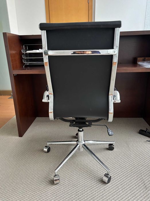 Cadeira de Executivo para Escritório, Preto (WW-302907)