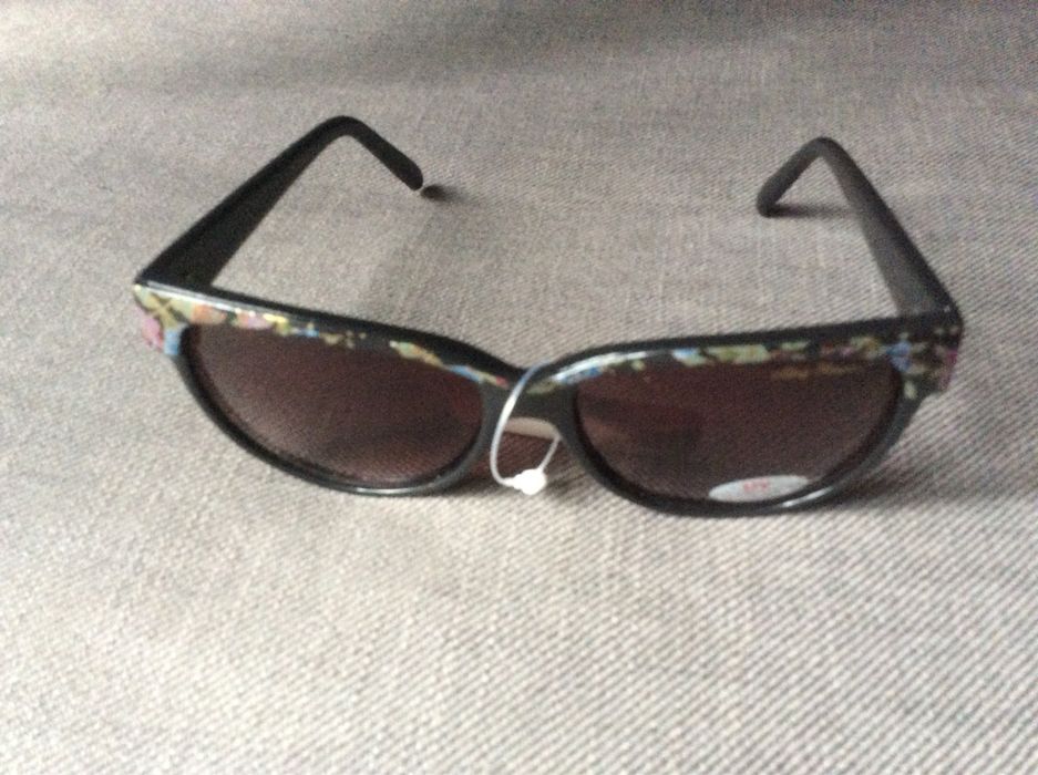 Okulary przeciwsłoneczne damskie nowe z filtrem uv