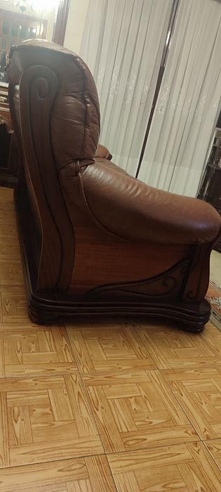 Sofas em pele castanhos