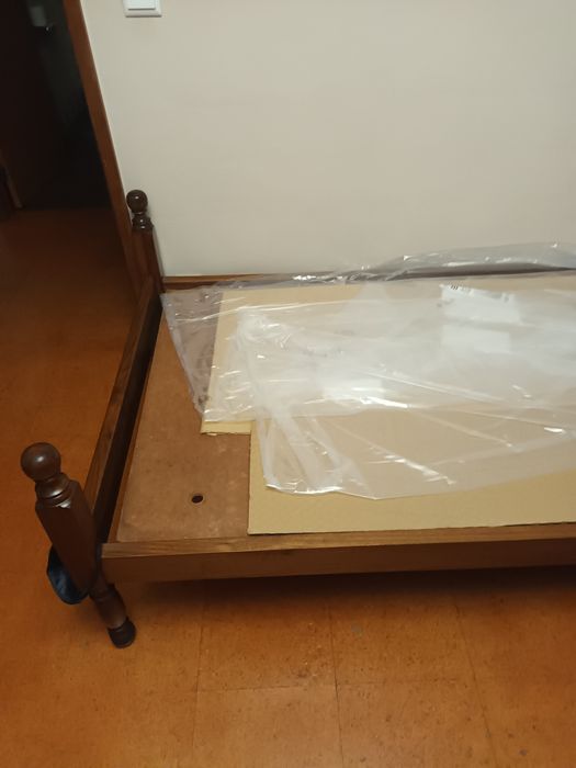 Cama solteiro de madeira + colchão