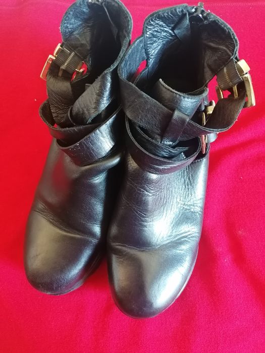 Botas pretas tamanho 37