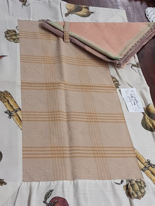 Panos em croché  medidas nas fotos  cada 1€