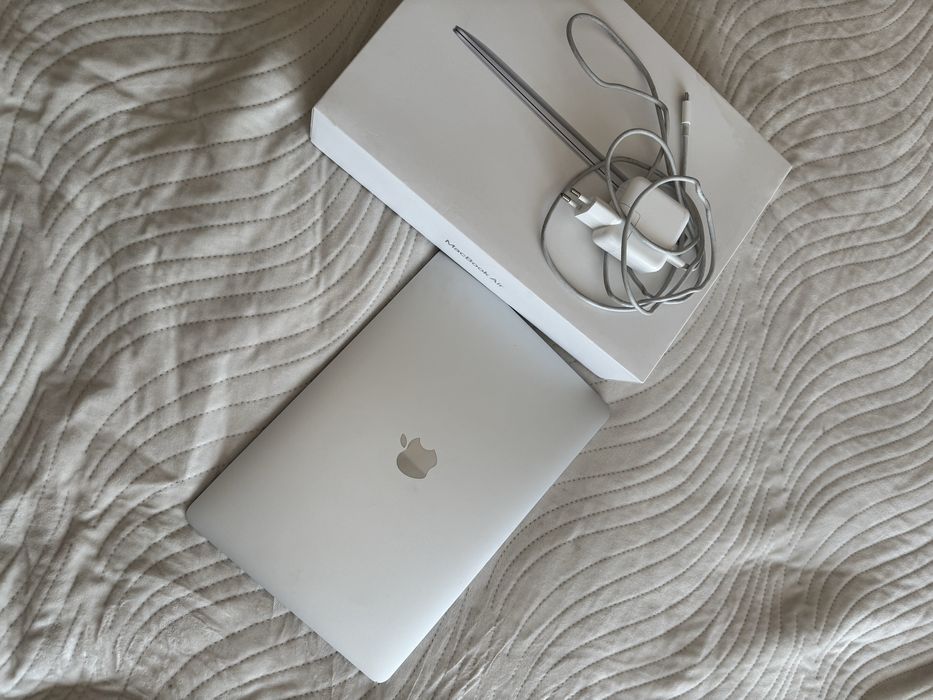 Продам macbook Air m1