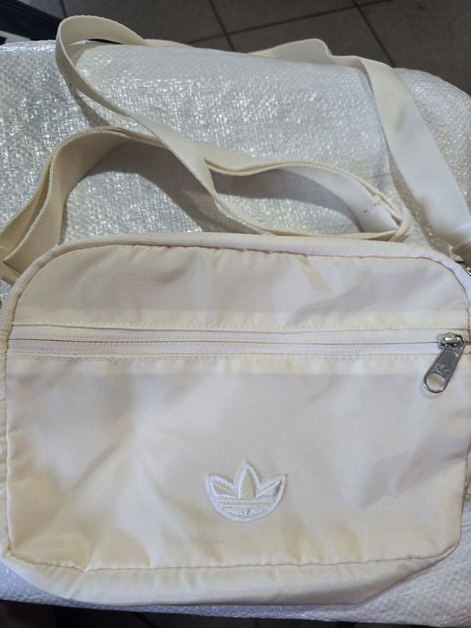 Маленька сумка через плече Adidas Originals Premium Essentials Airliner