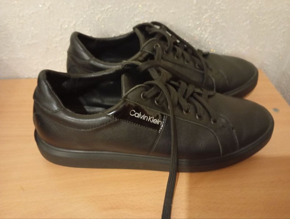 Кросовки Calvin Klein і чоботи