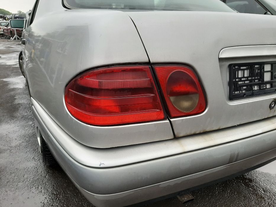 Mercedes E-klasa 210 2.2 CDi Lampa tylna