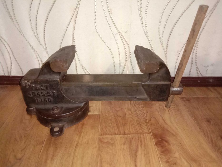 Тиски поворотные губки 14 см времён СССР