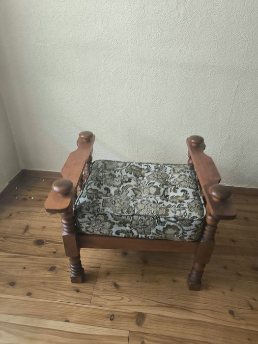 Sprzedam wygodna kanape z podnóżkiem. Stan bardzo dobry