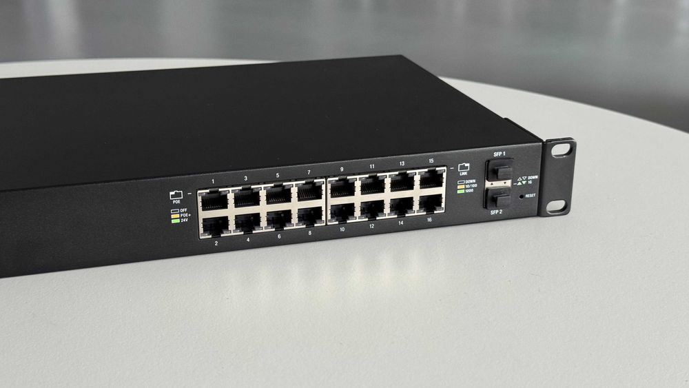 Switch Ubiquiti (ES-16-150W) - 16 portas Gigabit