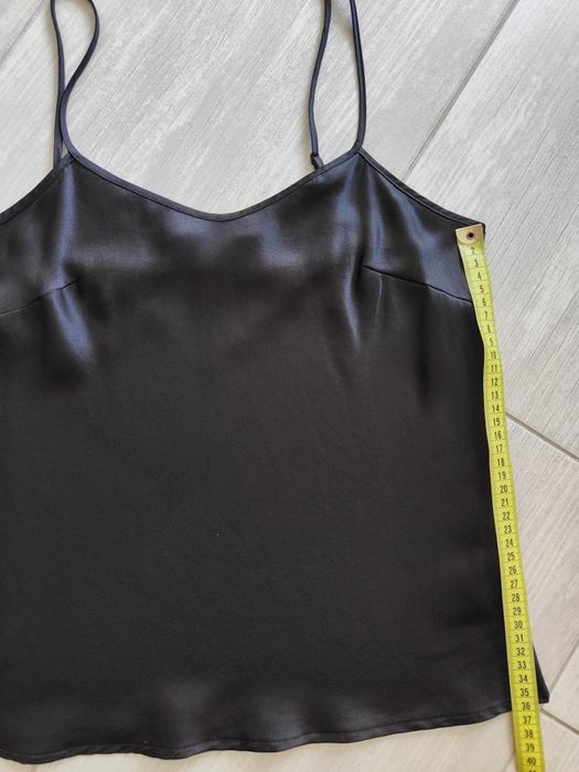 Lovli Silk M elegancki czarny jedwabny top na ramiączkach