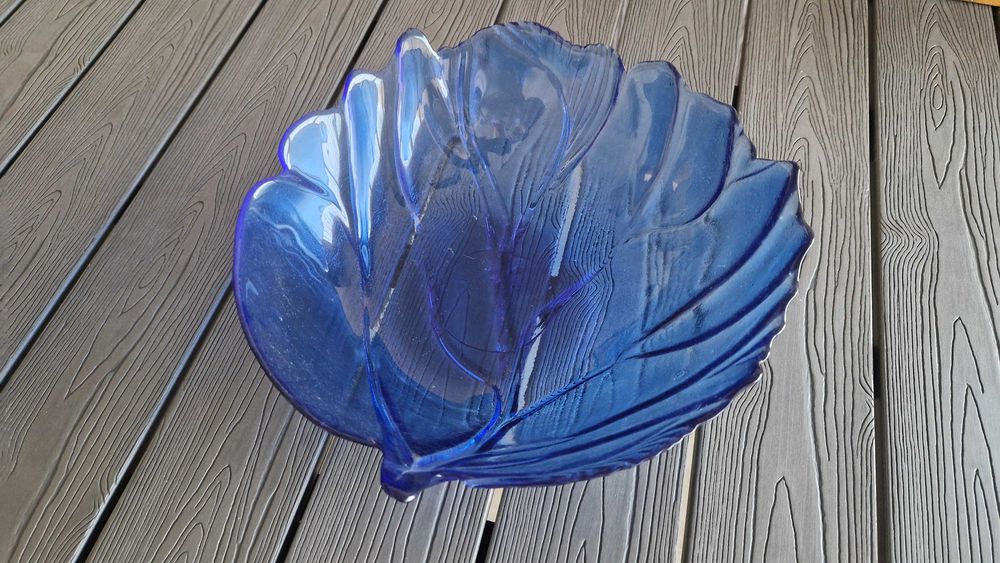 Taça de vidro azul grande