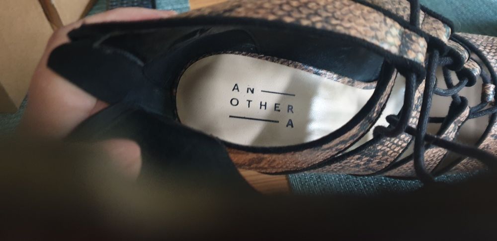 Buty damskie na szpilce  Another A