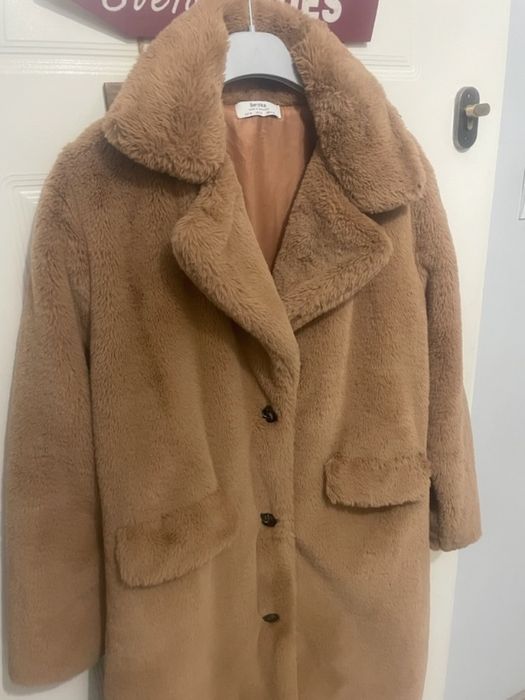 Płaszcz damski pluszowy zimowy Camel Bershka M