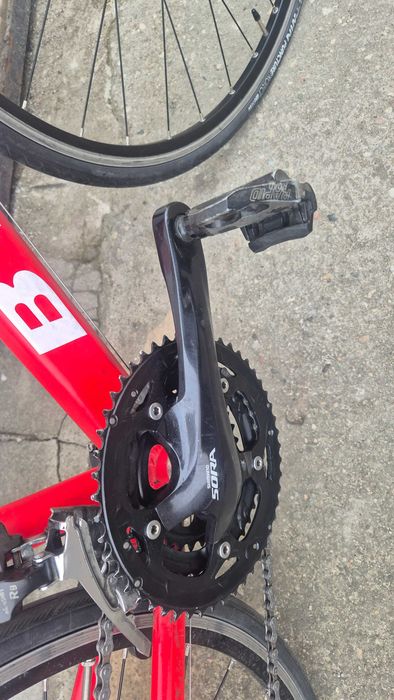 Rower szosowy BTWIN Triban 500 – Shimano Sora, karbonowy widelec