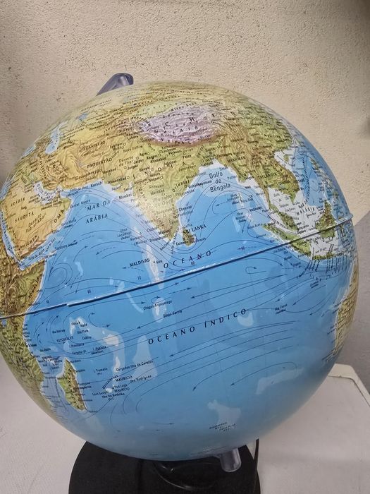 Globo mundo com luz