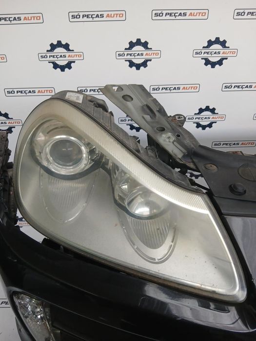 FAROL DIREITO PRETO PORSCHE CAYENNE TIPTRONIC S D ANO: 2009