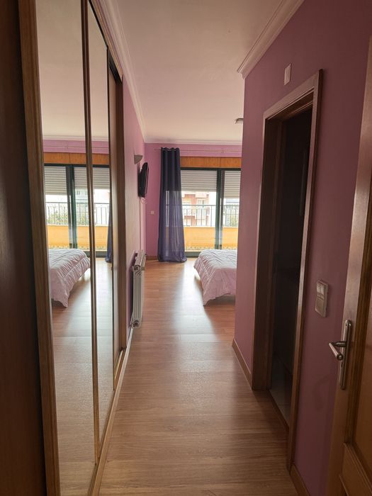 Arrenda-se quarto leiria