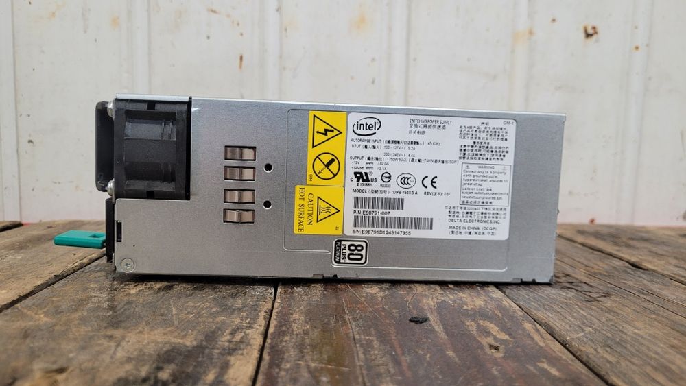 Блок питания " intel " 750W.