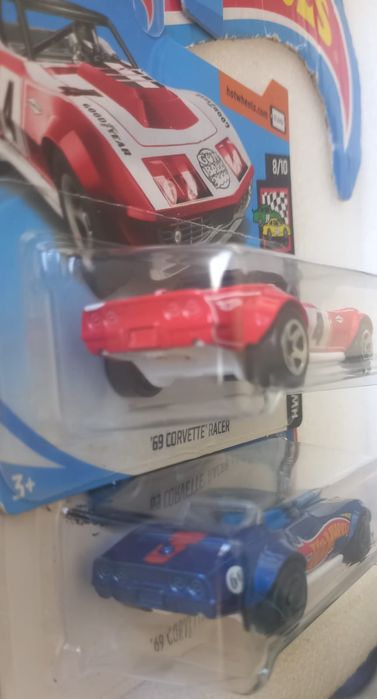 Conjunto 2 , 69 Corvette Racer Hot Wheels