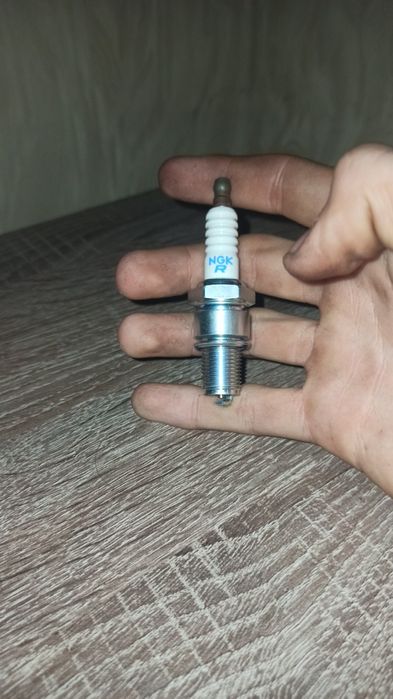 Продам нову NGK R