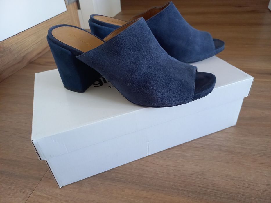 Klapki damskie GINO ROSSI Hana DLH312-W20 r.39 skóra/zamsz granatowe