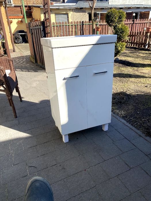 Szafka wraz z umywalką