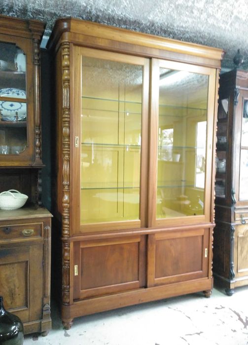 Antiga vitrine séc. XIX em vinhático