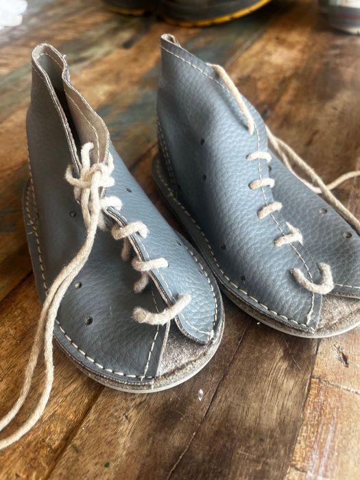 Profilowane buty dla małych dzieci