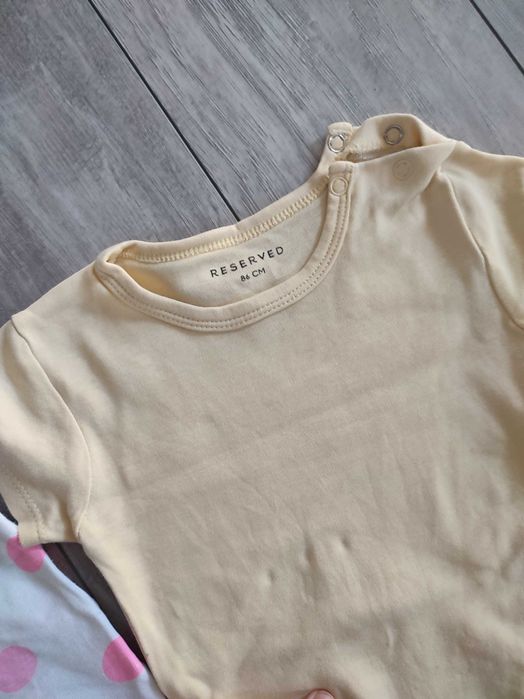 Zestaw trzech par body z krótkim rękawem 86cm