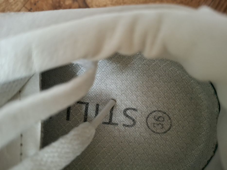 Жіночі кросівки б/у