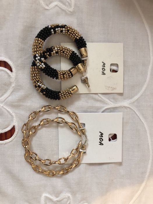 Brincos novos da MOA