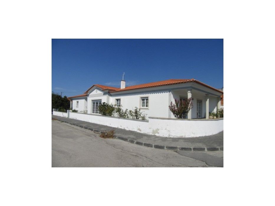 Moradia individual T3, térrea, em Vieira de Leiria