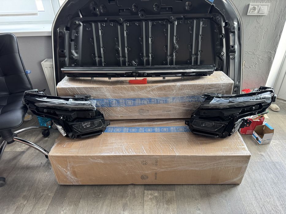 Chevrolet Equinox EV бампер передній