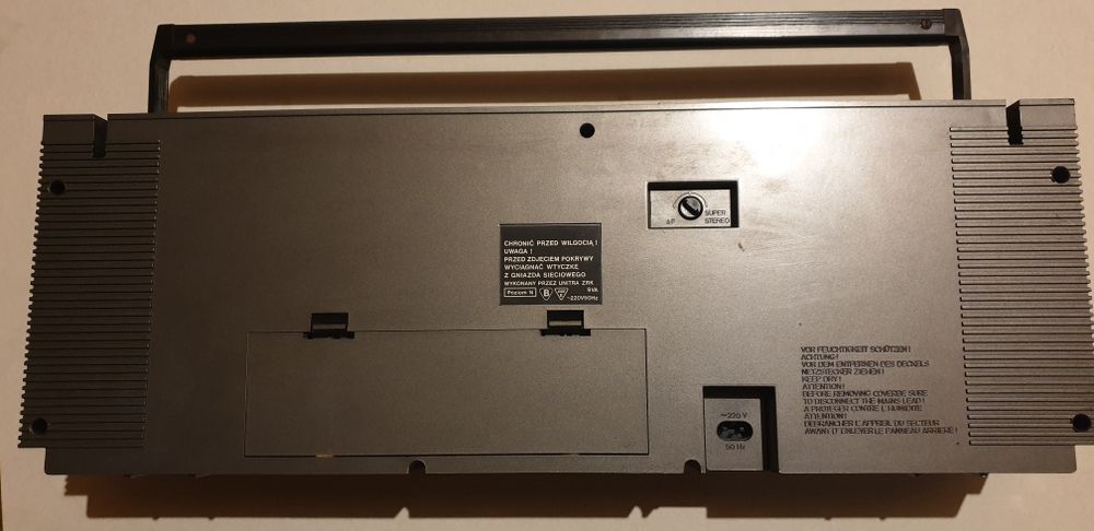 Sprzedam radiomagnetofon Unitra stan bardzo dobry.