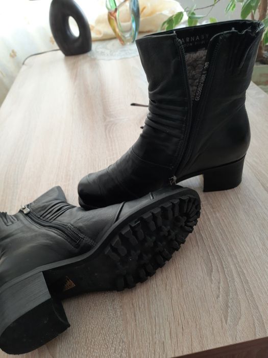 Сапожки кожаные фирменные Саrnaby новые 37р и 36р