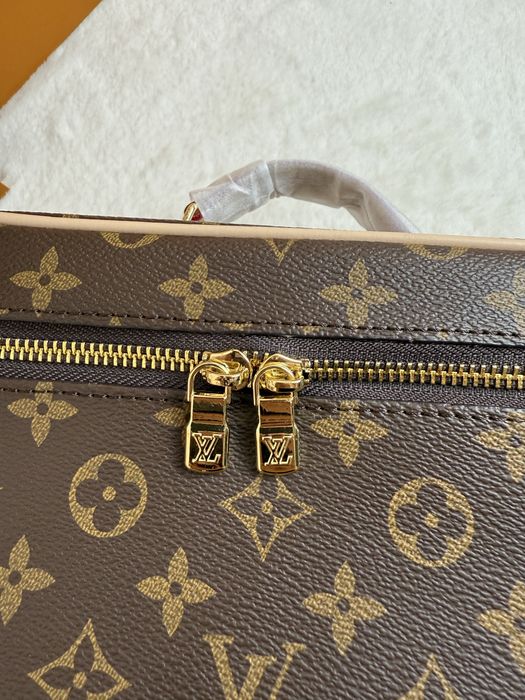 Косметичка Луї Вітон |  Louis Vuitton Nice BB та Nice Mi
