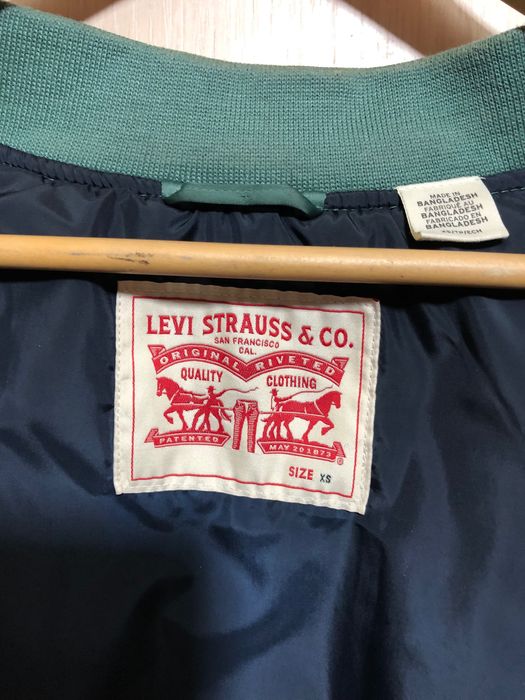 Куртка зеленая Бомбер Levi”s