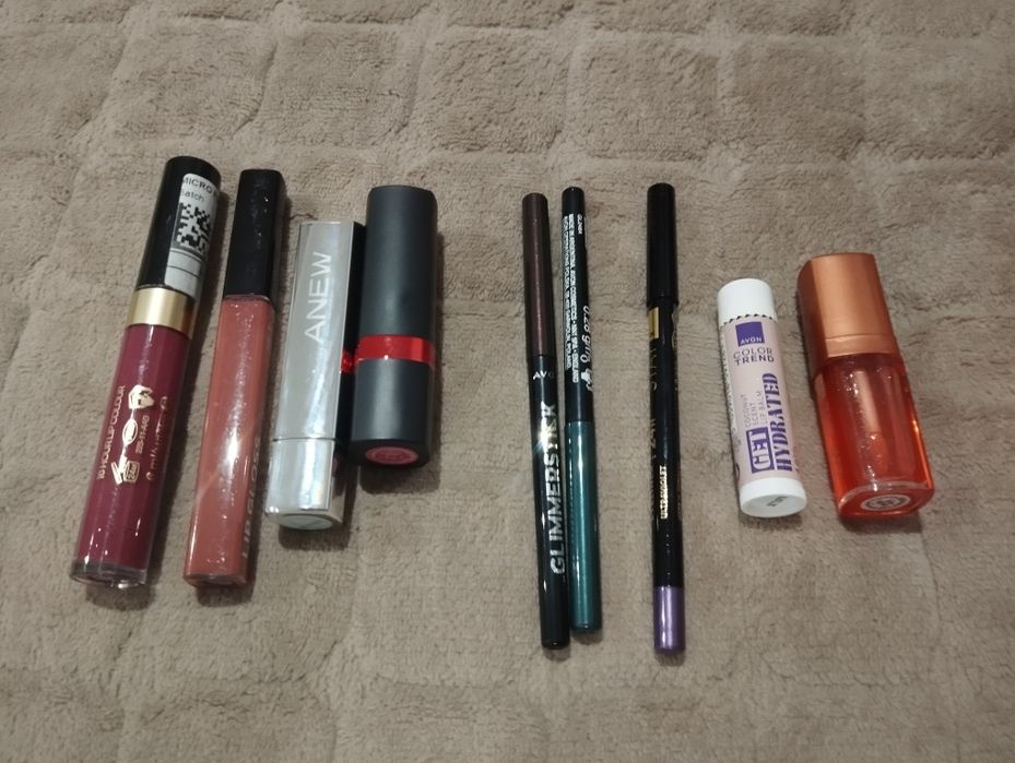 Zestaw kosmetyków do makijażu Avon