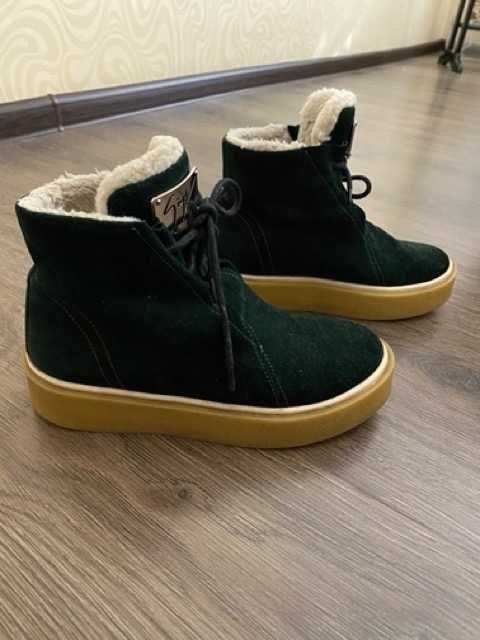 Зимові чоботи в ідеальному стані