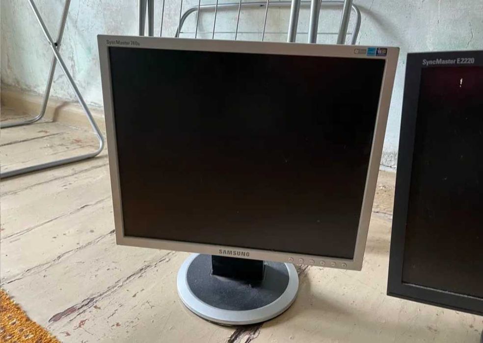 Монітор 17" різних виробників