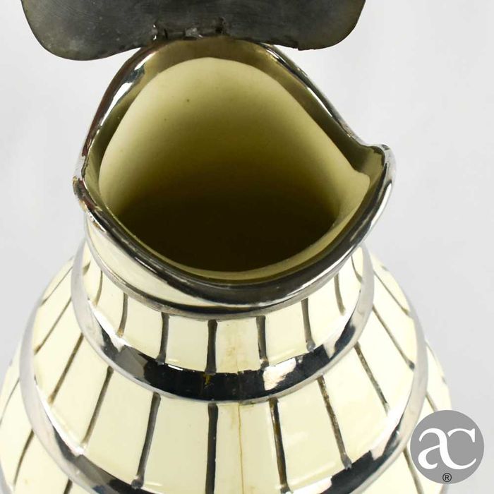 Jarro inglês em pó de pedra, tampa em estanho, finais do século XIX