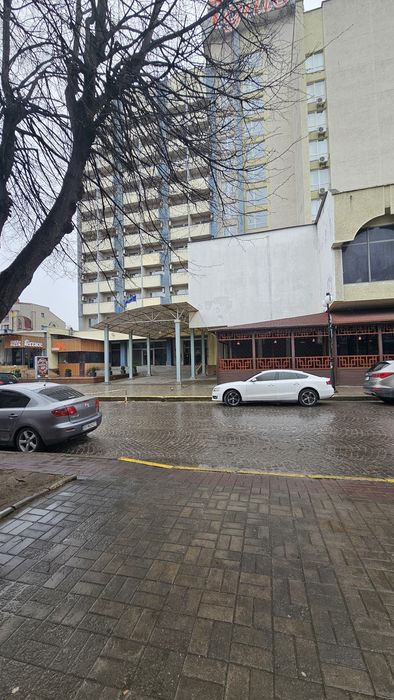 Продам комерційне приміщення в центрі міста. Торг!!!